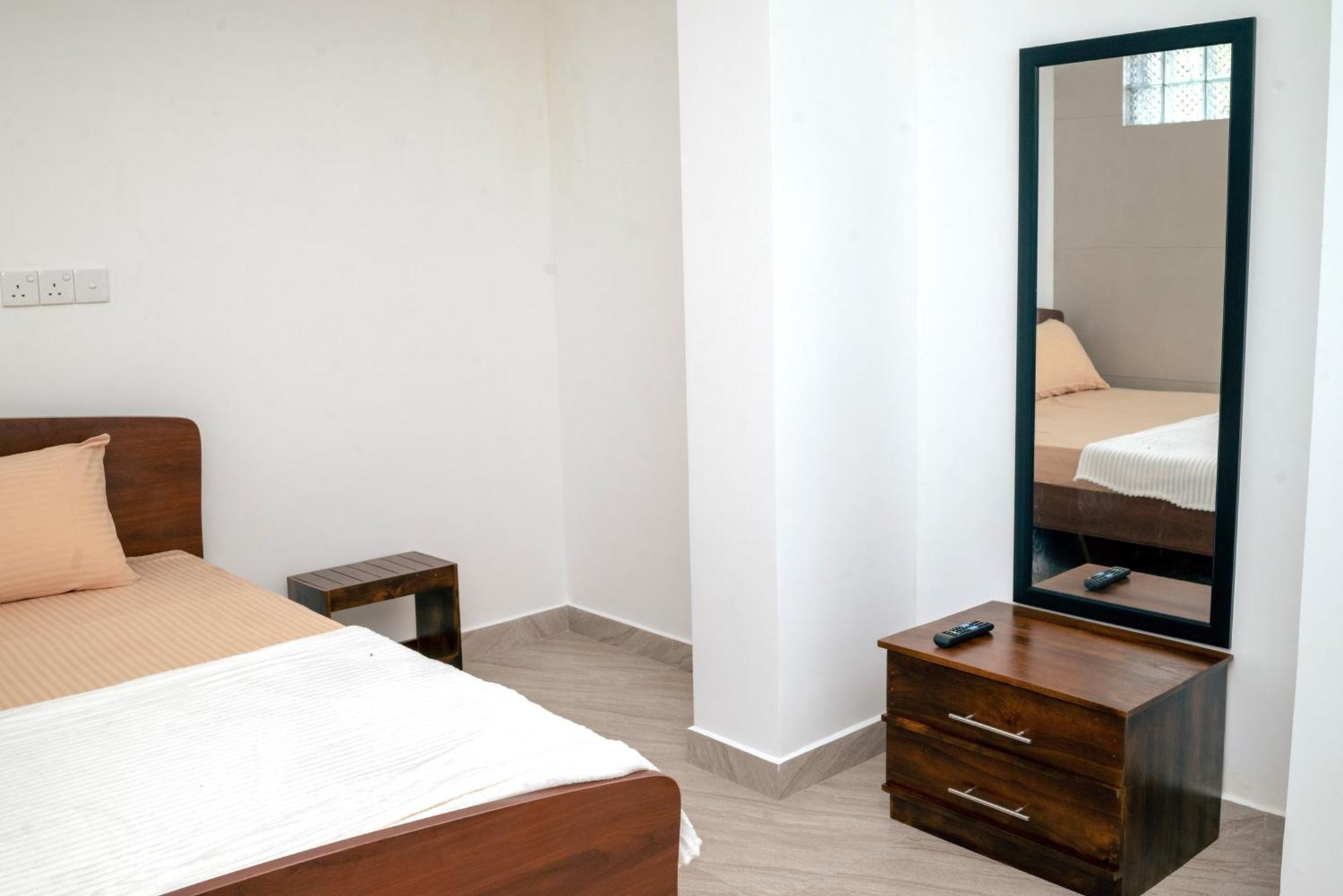 Nnr Wattala Hotell Eksteriør bilde